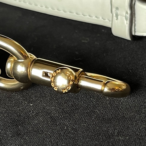 Authentic Coach, white leather adjustable replacement strap Crossbody 50 in - Picture 3 of 6